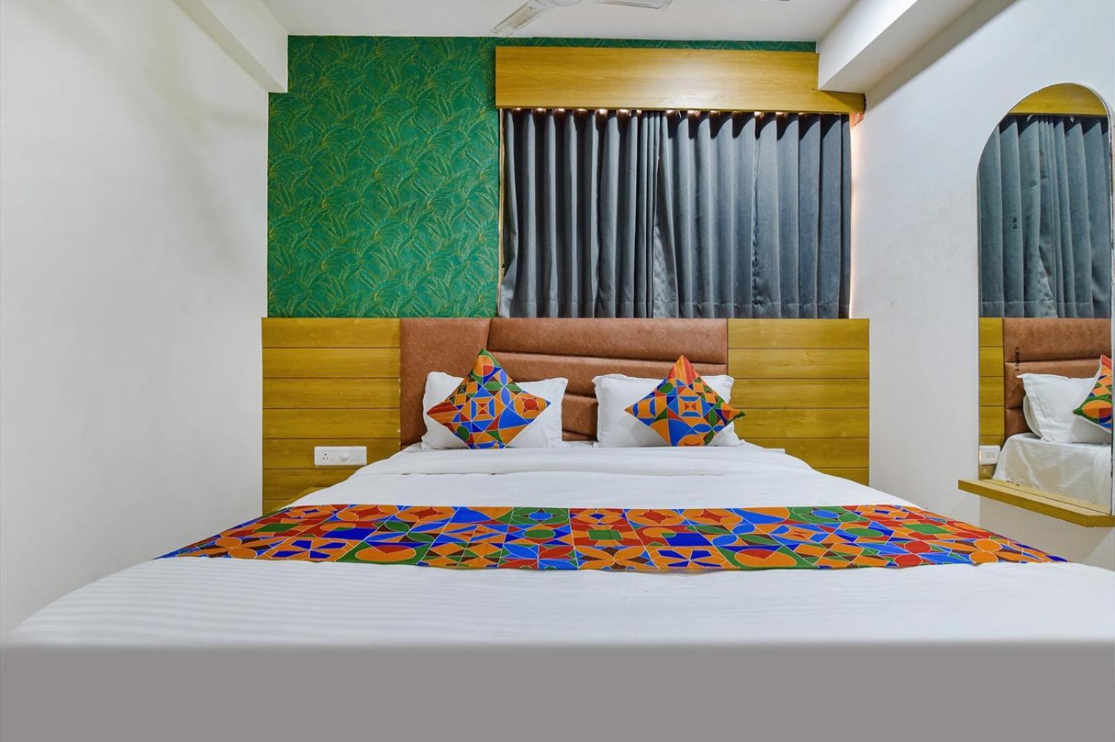 Hotel Green Tree Ahmedabad Eksteriør bilde