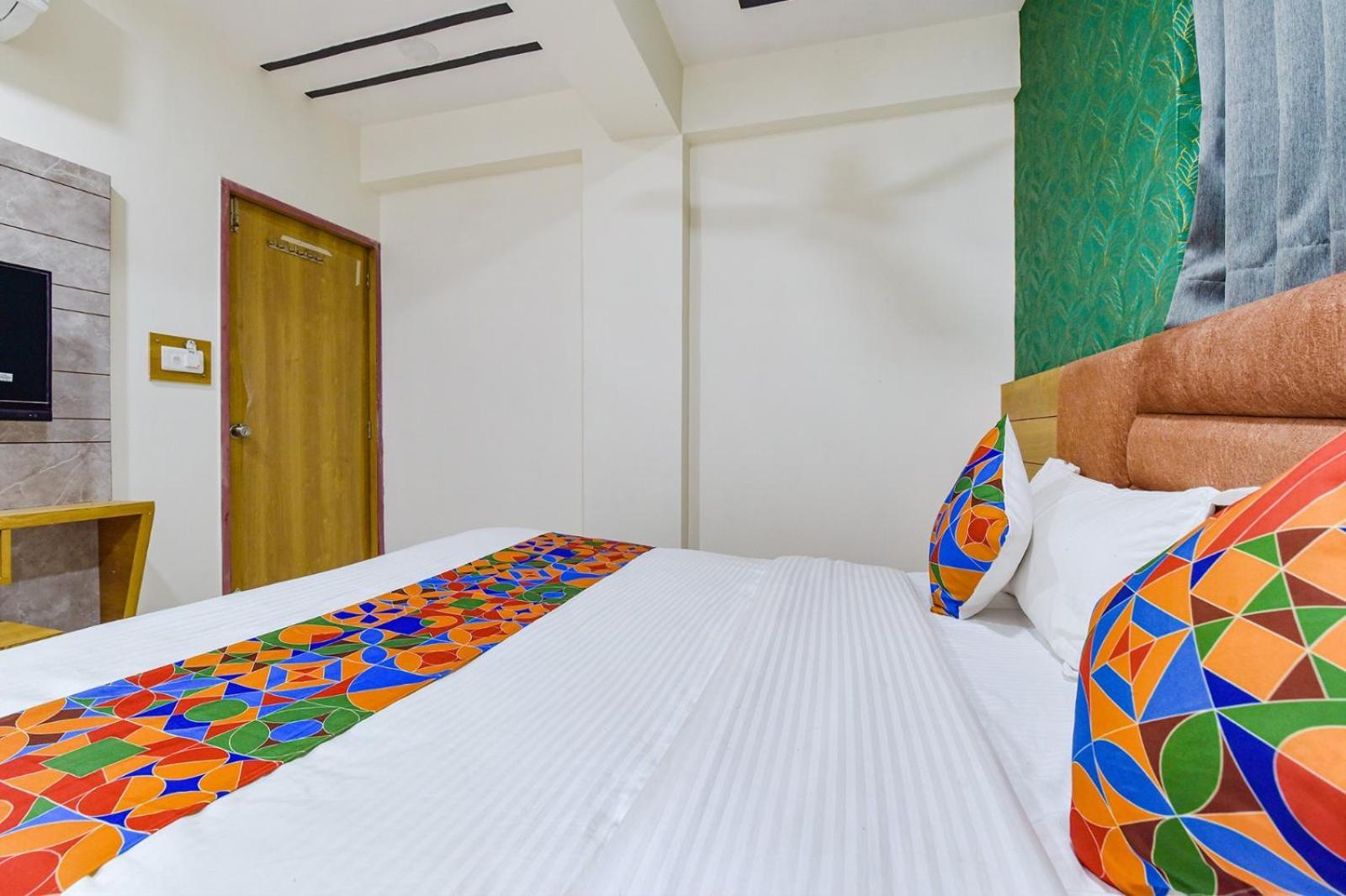Hotel Green Tree Ahmedabad Eksteriør bilde