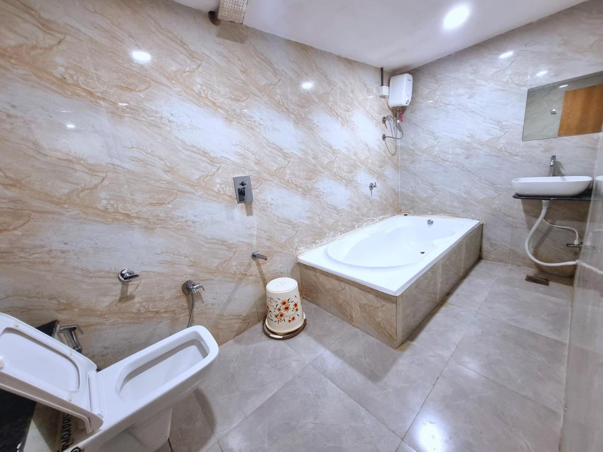 Hotel Green Tree Ahmedabad Eksteriør bilde