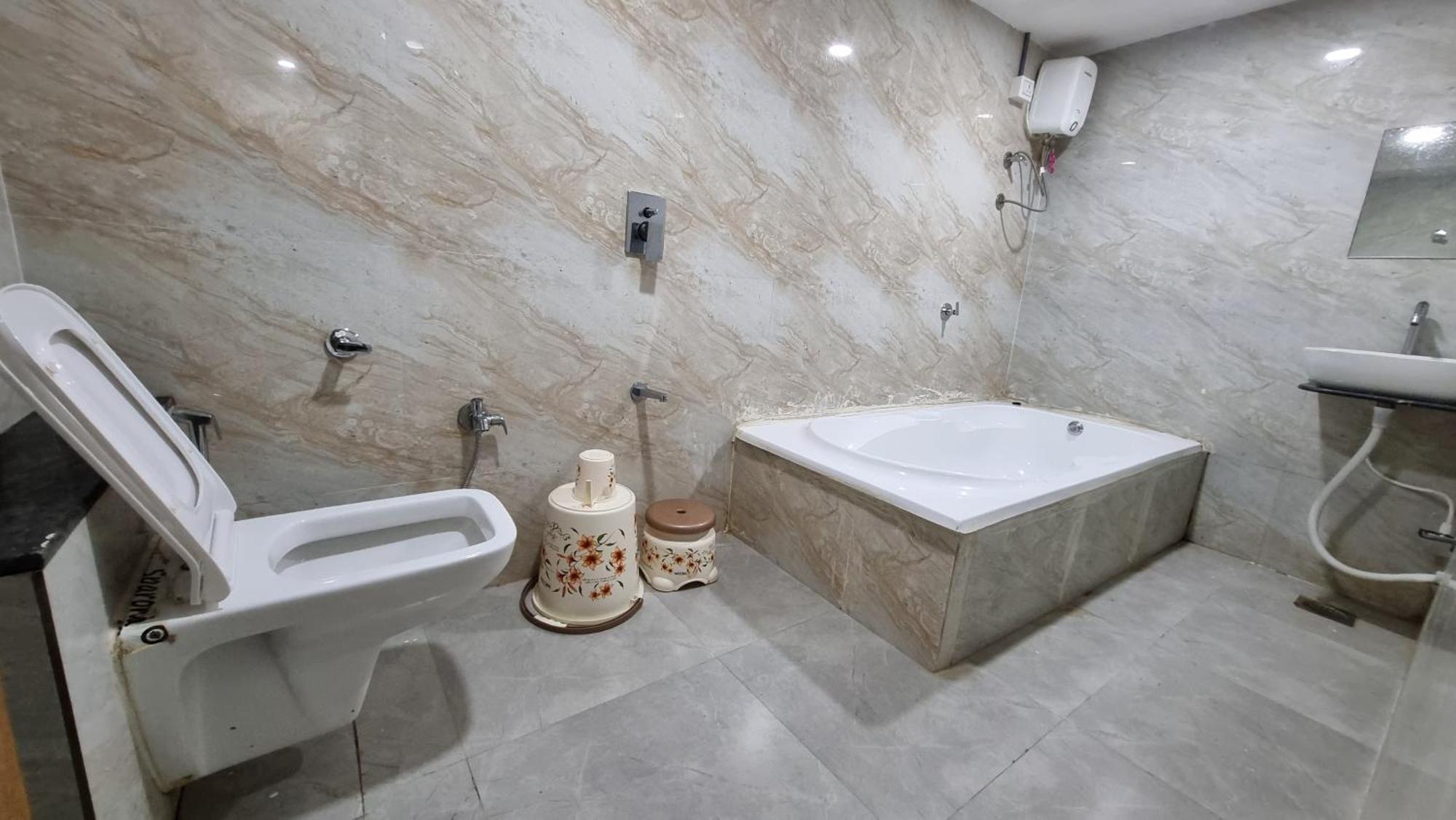 Hotel Green Tree Ahmedabad Eksteriør bilde